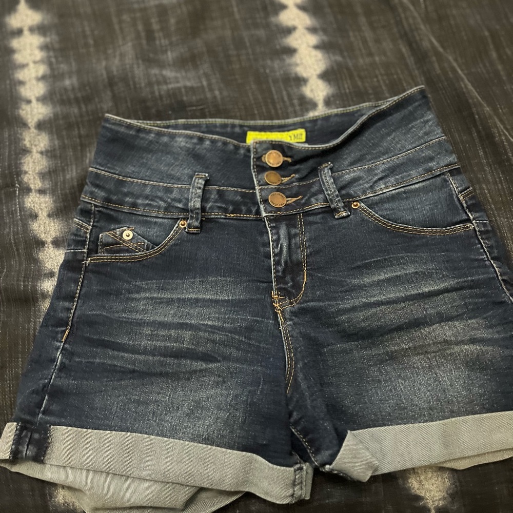 Wanna betta butt shorts ymi